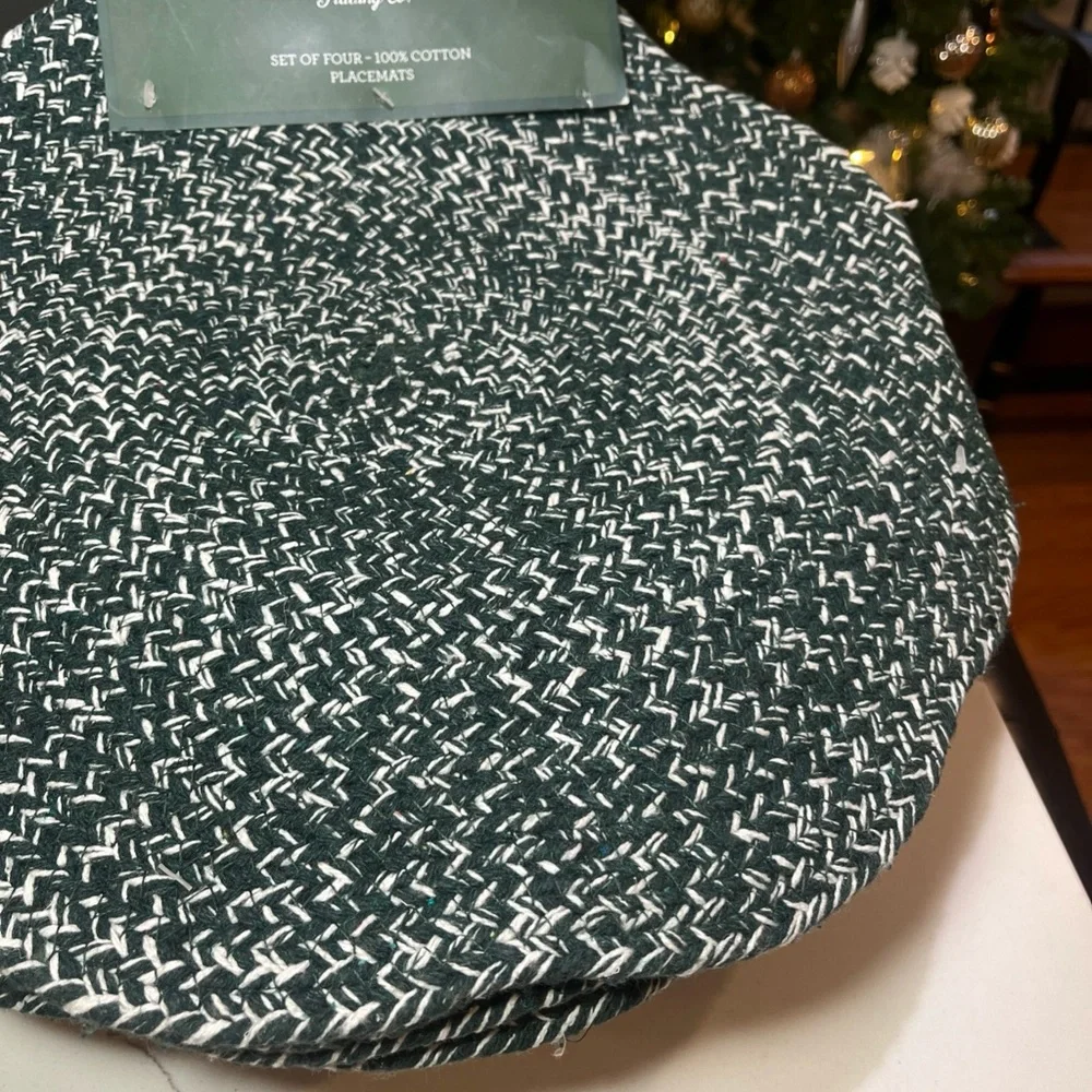 Balsam & Fir Trading Co. Green & White Woven Scalloped Edge Placements Set/4 NWT